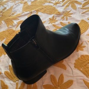 👢👢Blondo Ankle Boots (Size 10) with Dual Zippers